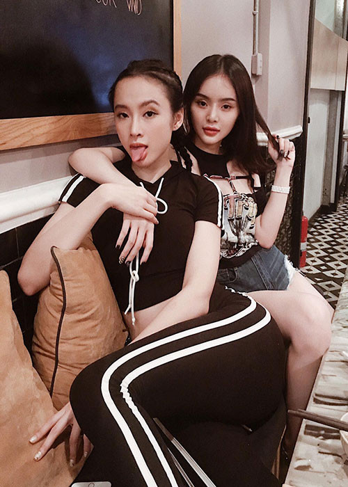 Angela Phương Trinh khoe em gái xinh đẹp. "Tâm trạng không tốt may mà có cô bé đáng yêu này bên cạnh. Thương lắm", Angela Phương Trinh chia sẻ.