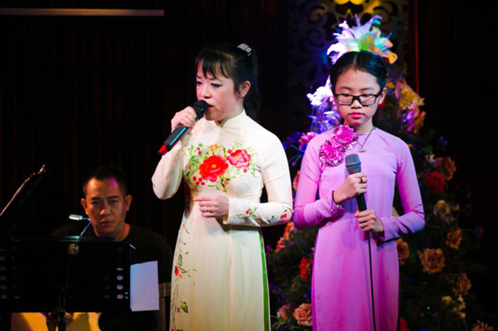 Sau khi đạt giải Á quân The Voice Kids, Phương Mỹ Chi được mời đi diễn nên chu cấp cho cô Út mỗi tháng 1- 2 triệu. Ảnh: Zing
