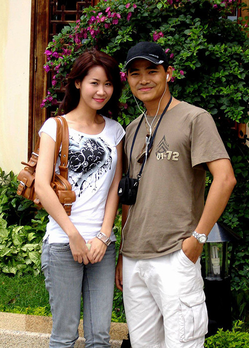 Dương Thùy Linh đăng tải hình ảnh hồi đi thi hoa hậu. “Gái 25 đấy! Đúng là da dẻ nhìn có vẻ nhiều collagen hơn nhỉ? Hồi đó chưa có các loại app như bây giờ. May thế! Đến già thì công nghệ lại lên ngôi nên trông cũng không đến nỗi quá tệ”, người đẹp chia sẻ.