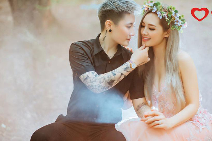 Mới đây, cặp đôi bất ngờ tung bộ ảnh cưới lãng mạn. Ngọc Trang và Lin Jay thực hiện bộ ảnh với mong muốn ghi lại những khoảnh khắc đẹp nhất sau hơn 2 năm về sống chung dưới một mái nhà. Ảnh: Vietnamnet