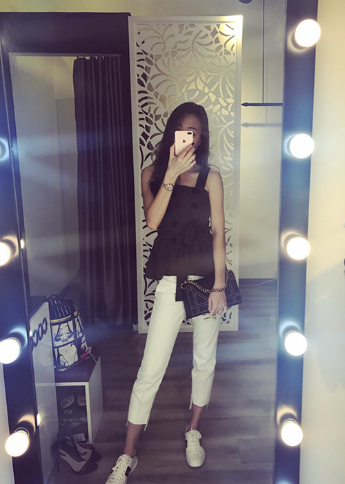 Người tình tin đồn của Cường Đô-la - Đàm Thu Trang đăng tải status: "Hạnh phúc chính là những ngày trời không nổi bão. Cứ bình tĩnh mà sống em Thỏ ạ”.