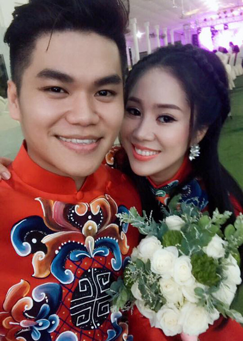 Lê Phương diện áo dài truyền thống trong lễ cưới ở quê nhà chú rể Trung Kiên tại Bình Thuận là một trong những tin tức sao Việt trong ngày 16/8.