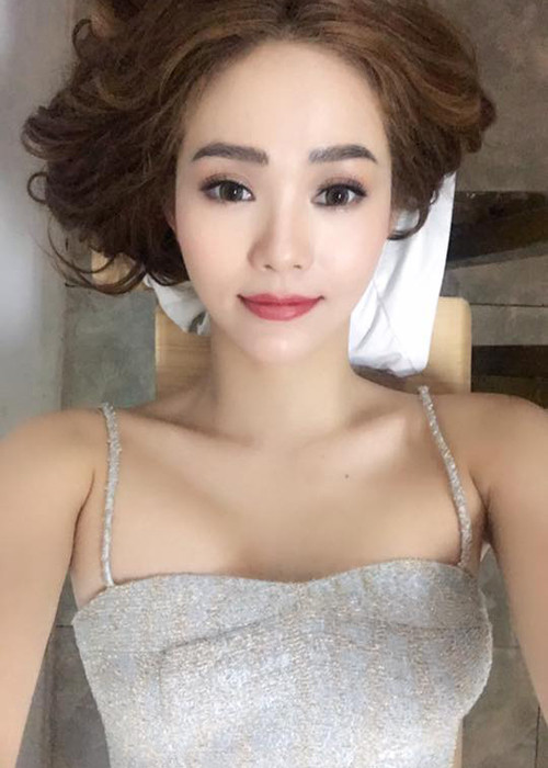 Minh Hằng khoe ảnh xinh đẹp không tỳ vết trên phim trường.