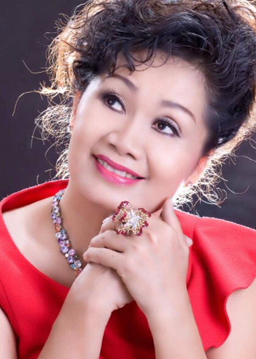 Kể về những ngày tháng đó, nghệ sĩ Xuân Hương cho hay: “Dì và dượng tôi rất khắc nghiệt. Trong suốt những năm tháng ở với dì, chưa bao giờ dì ôm tôi một lần, chưa bao giờ có một lời ngọt ngào với đứa cháu "mồ côi". Ảnh: Vietnamnet