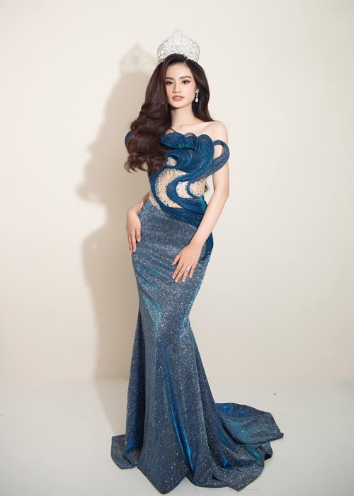 Ý Nhi cao 1m75, có số đo ba vòng lần lượt là 79-59-89 cm. Ảnh: FBNV.