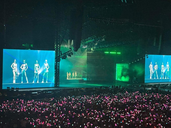 Tối ngày 29/7, đêm diễn đầu tiên của concert BlackPink tại Hà Nội diễn ra thành công. Nhóm nhạc xứ Hàn có nhiều hành động chiều lòng fan Việt. Ảnh: Giáo Dục Và Thời Đại.