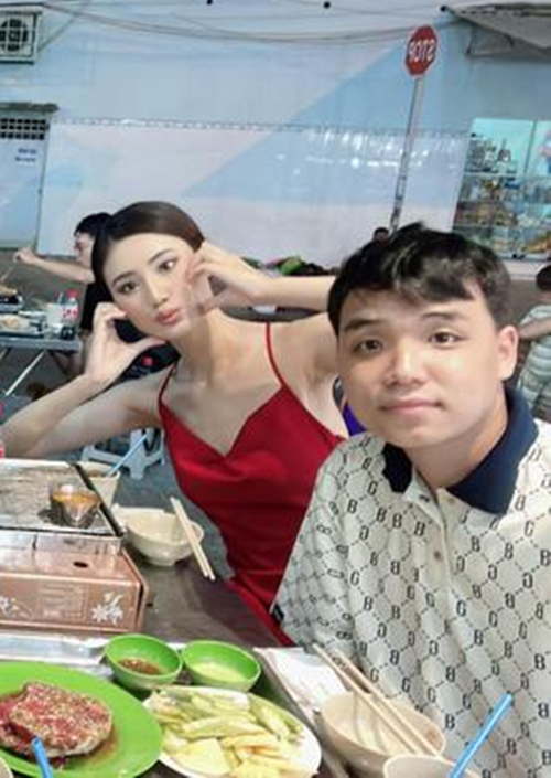 Ý Nhi và bạn trai lộ một số khoảnh khắc bên nhau. Ảnh: Saostar.