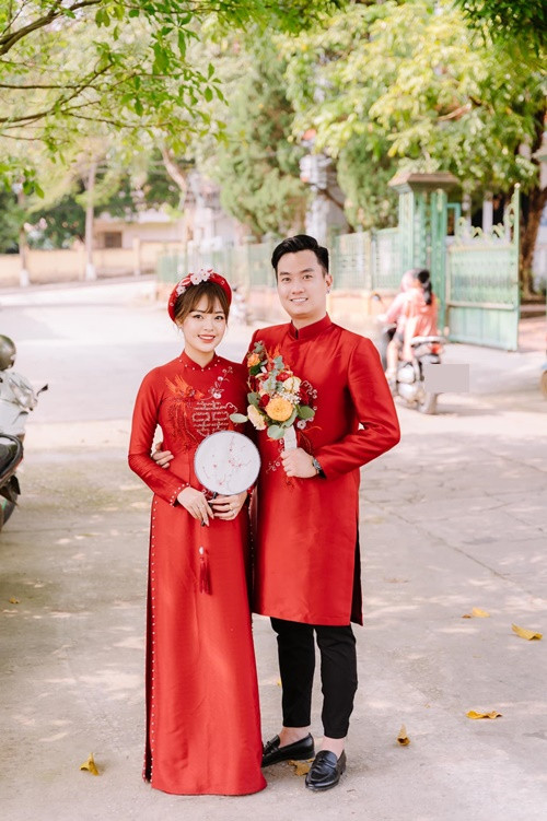 Diễn viên Anh Tuấn bí mật hẹn hò chuyên viên trang điểm Lâm Diễm Quỳnh. Cả hai chỉ công khai mối quan hệ khi tổ chức lễ ăn hỏi vào tháng 2/2022. Đám cưới của cặp đôi diễn ra sau đó 3 tháng.