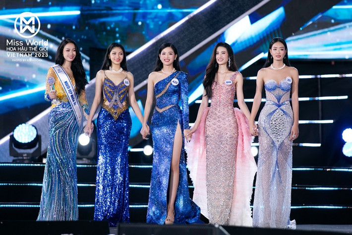 Chia sẻ về thành tích top 5 chung cuộc, Khánh Linh bày tỏ: “Top 5 Miss World Vietnam 2023 là sự nỗ lực của bản thân cộng hưởng với tình yêu thương, giúp đỡ của tất cả mọi người dành cho Khánh Linh. Việc dừng lại tại top 5 có thể do thiếu chút may mắn hoặc do bản thân Linh chưa phù hợp với tiêu chí cuộc thi. Nhưng Linh luôn trân trọng và tin tưởng vào kết quả”. Ảnh: Miss World Vietnam.