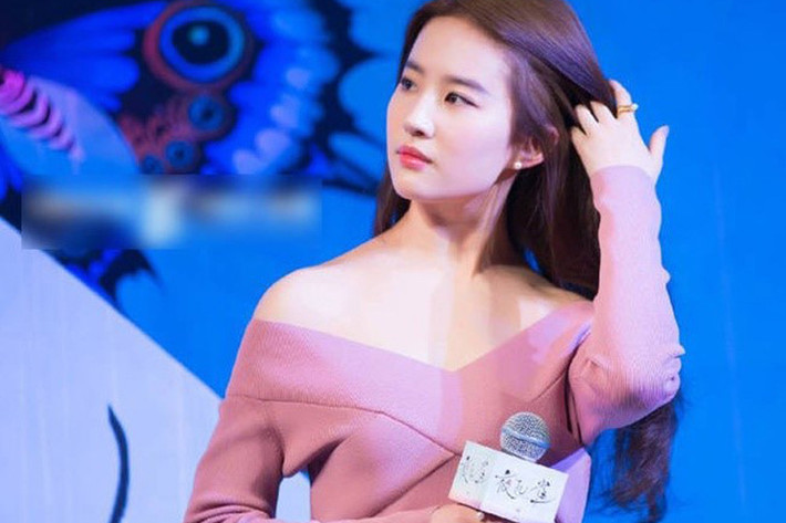 Nữ diễn viên sinh năm 1987 được khen ngợi ngày càng đẹp mặn mà.