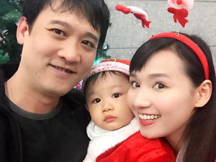 Lã Thanh Huyền nhớ lại: “Khi tôi đi quay phim xa nhà, anh luôn chăm sóc chu đáo. Anh luôn có mặt khi tôi cần. Điều hạnh phúc nhất là ở chỗ, anh không bắt tôi phải lựa chọn giữa gia đình và công việc. Hơn thế, chồng còn động viên tinh thần để tôi yên tâm đi đóng phim”.