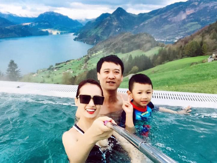 “Điều đó giúp tôi cảm thấy vững vàng trên con đường mình đi, giống như là tôi cứ ngã, hay nếu công việc kinh doanh có thua lỗ, không may mắn cũng không sao, anh sẽ luôn đứng đó đỡ tôi dậy”, Lã Thanh Huyền chia sẻ.