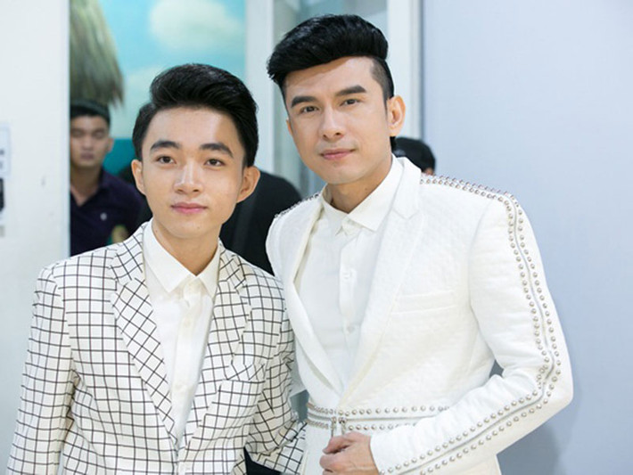 Ca sĩ Đan Trường cùng học trò Trung Quang hủy 3 đêm diễn. Trước đó, vào tháng 3, Đan Trường từng bị hủy 20 show với lý do tương tự.