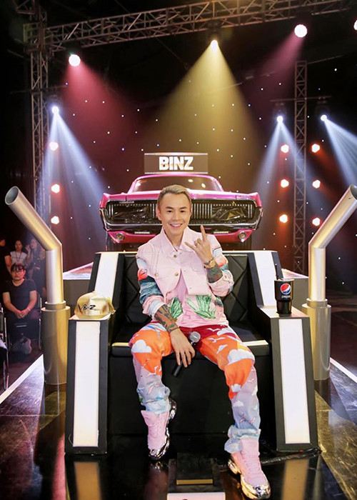 Rapper Binz nhận được sự chú ý của đông đảo khán giả khi làm huấn luyện viên của chương trình “Rap Việt” cùng với Suboi, Wowy và Karik.
