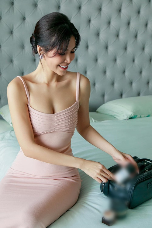 Chồng sắp cưới của Minh Tú là một nhân viên văn phòng, hơn cô 10 tuổi.