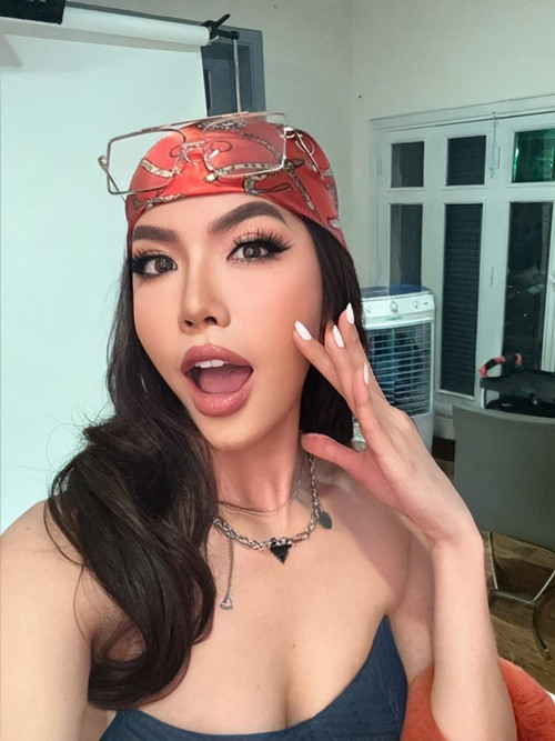 Ngày mới vào showbiz, Minh Tú có vóc dáng gầy gò, gương mặt kém thu hút.