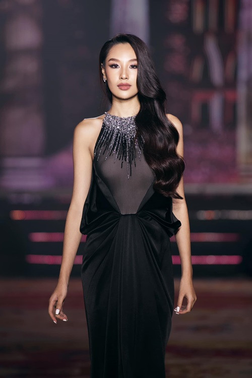 Cô từng làm PG chụp mẫu ảnh cho một số thương hiệu trước khi đắt show làm người mẫu. Ảnh: FB Đoàn Tường Linh.