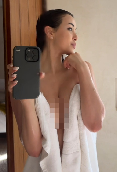 Hot girl siêu vòng một chia sẻ hình ảnh chỉ quấn khăn tắm trên mạng xã hội.