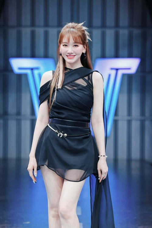 Trước những ý kiến trái chiều, Hari Won giải thích: "Nhường ở đây không phải nhường cuộc thi mà là nhường đời thường. Còn cuộc thi thì phải cố gắng chứ nhường ai". Ảnh: FB Hari Won.