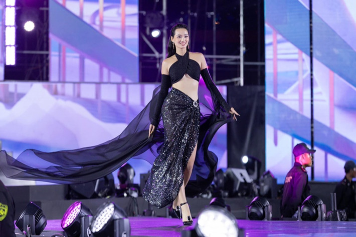 "Trước đây mọi người nhận diện Quỳnh Anh chỉ là một người mẫu thời trang, bản thân mình muốn chứng minh rằng hơn cả thế mình còn là một người đại diện, người truyền cảm hứng cho tất cả mọi người. Từng đại diện nước nhà tham gia chinh chiến tại một cuộc thi quốc tế nên Quỳnh Anh hiểu được tầm quan trọng khi tham gia Miss Universe Vietnam. Đây cũng là cơ hội để Quỳnh Anh lột xác và cũng như làm mới mình trong con đường sự nghiệp sau này", thí sinh Miss Universe Vietnam chia sẻ.