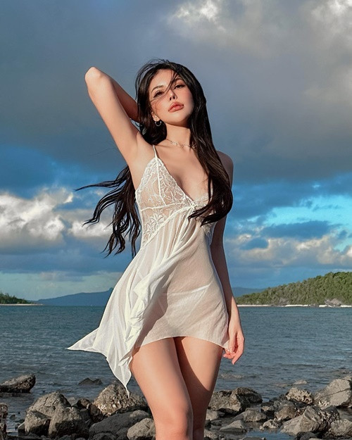 Phong cách thời trang của hot girl người Thái Lan đầy táo bạo.