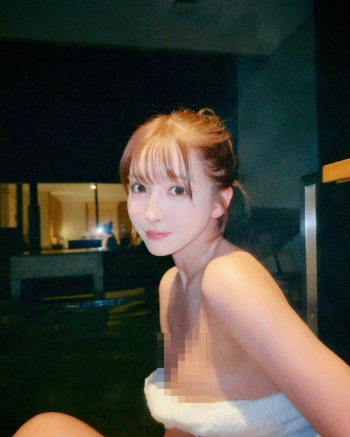 Hot girl Mikami Yua nổi tiếng trên mạng xã hội tại Nhật Bản bởi nhan sắc ngây thơ, quyến rũ.