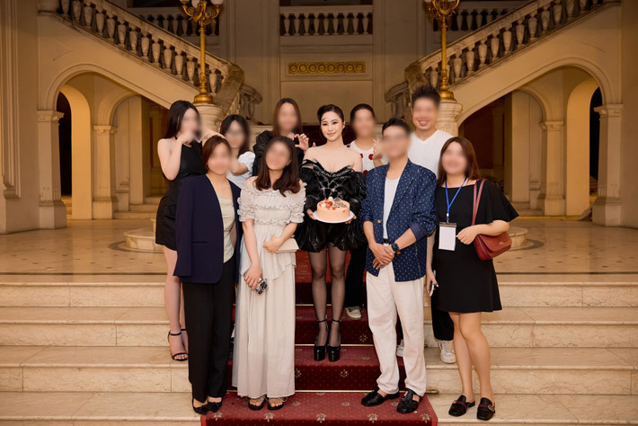 Nữ ca sĩ không tránh khỏi cảm giác hụt hẫng khi chương trình không diễn ra như dự định. Ảnh: Ê-kíp Hương Tràm.