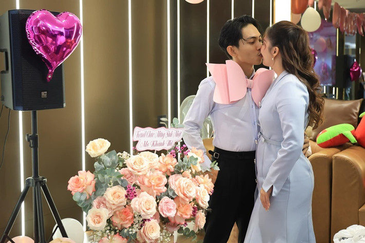 Phan Hiển đồng hành cùng Khánh Thi trong quá trình cô giảm cân. Ảnh: FBNV.