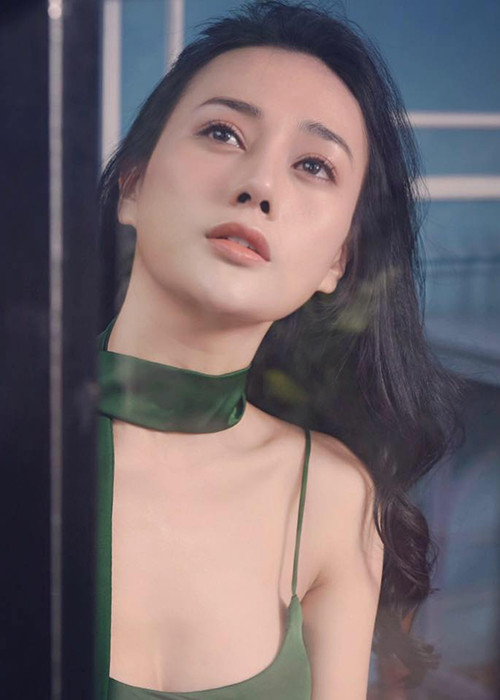 Vy của "Nàng dâu order" sở hữu nhan sắc đã qua dao kéo. Theo lời thú nhận của Phương Oanh, cô chỉnh sửa gương mặt.