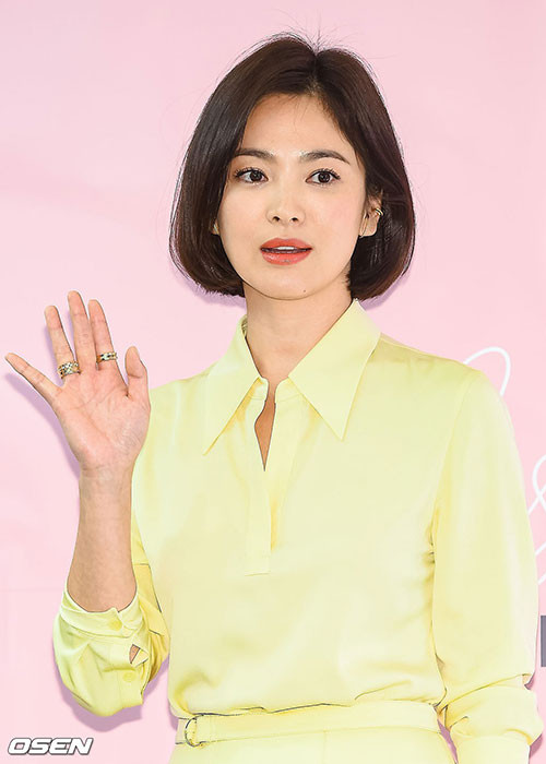 Việc Song Hye Kyo - Song Joong Ki kiên quyết không xuất hiện cùng nhau thực sự khó hiểu. Có người cho rằng cả hai chỉ đang trong thời kỳ chiến tranh lạnh, chứ chưa ly hôn. Ảnh: Osen