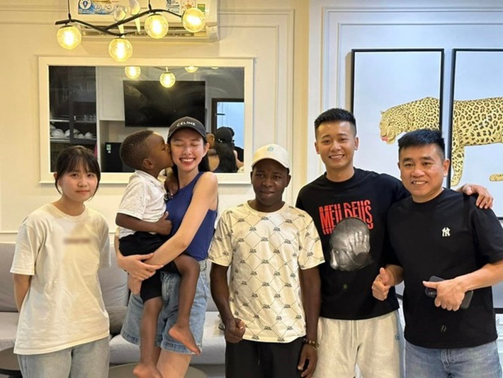 Thùy Tiên và Quang Linh Vlogs được fan tích cực "đẩy thuyền", thậm chí người hâm mộ còn "chế"... ảnh cưới. Ảnh: FB Thùy Tiên.