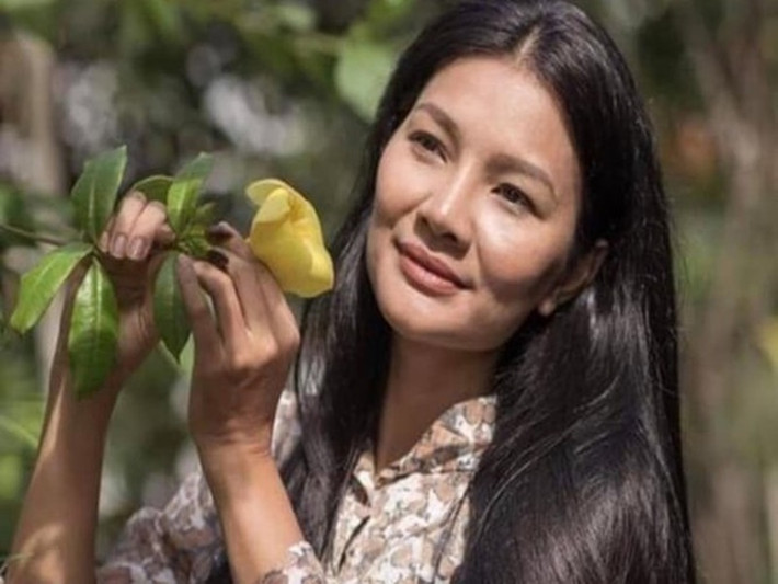 Sau 8 năm làm mẹ đơn thân, Kiều Trinh bén duyên với người chồng thứ hai. Diễn viên phim Mùa len trâu từng chia sẻ, suốt 3-4 năm, cô chịu đựng không biết bao nhiêu trận đòn roi từ chồng. Ảnh: FB Kiều Trinh.