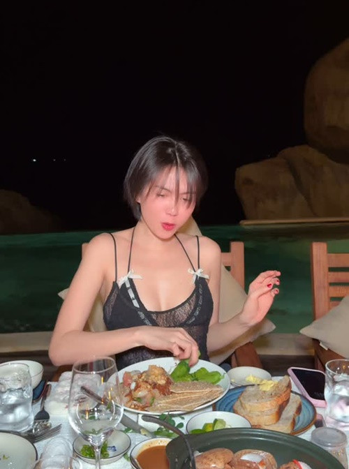 Người mẫu Ngọc Trinh vừa đi nghỉ dưỡng sang chảnh ở Nha Trang. Ảnh: Instagram Ngọc Trinh.