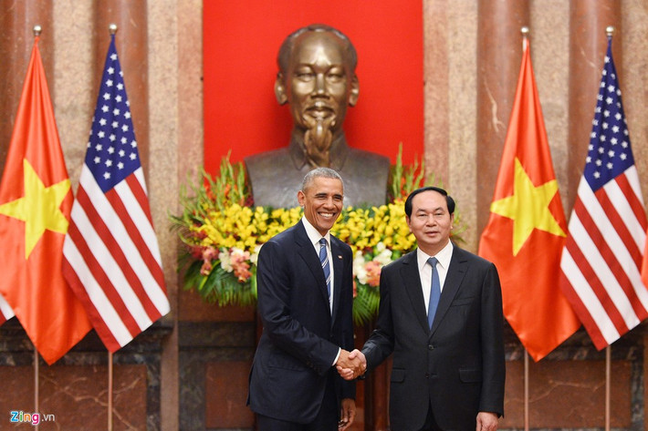 Sau lễ đón chính thức, Chủ tịch nước Trần Đại Quang đã có cuộc hội đàm kéo dài khoảng một giờ với Tổng thống Mỹ Barack Obama. Tháp tùng ông Obama trong chuyến công du là Cố vấn an ninh quốc gia Susan Rice, Ngoại trưởng John Kerry và Đại sứ Mỹ tại Việt Nam Ted Osius. Ảnh:Hoàng Hà