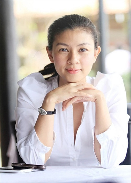 Kim Thư chia sẻ trên Zing: “Chuyện ly hôn lại không liên quan đến tiền bạc. Tôi nghĩ mình chỉ được sống đúng một lần, phải sống sao cho hạnh phúc, thoải mái nhất. Tôi cứu như vậy không có nghĩa là yêu và phải kéo dài một cuộc hôn nhân mà cả hai nghĩ rằng nên kết thúc. Tôi sống cho cuộc đời của mình, chứ không vì bộ mặt xã hội hay nhằm chứng minh cho mọi người thấy chúng tôi vẫn hạnh phúc. Trong cuộc sống hôn nhân cần một tiếng nói chung, sự chia sẻ”. Ảnh: Dân Trí