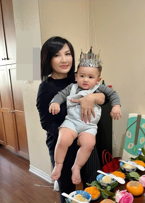 Trizzie Phương Trinh cưng nựng con trai thứ hai của Wendy.