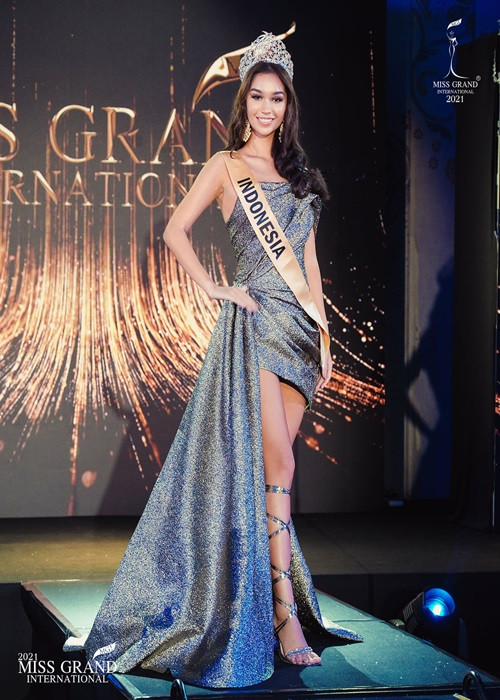 Sophia Rogan cũng là đối thủ của Thùy Tiên. Cô năm nay 19 tuổi, cao 1m82, mang hai dòng máu Indonesia - Anh. Chiều cao khủng lẫn vóc dáng gợi cảm giúp đại diện Indonesia nổi bật giữa dàn thí sinh. Trước khi thi quốc tế, Sophia là siêu mẫu nổi tiếng tại Indonesia. Ảnh: Miss Grand International