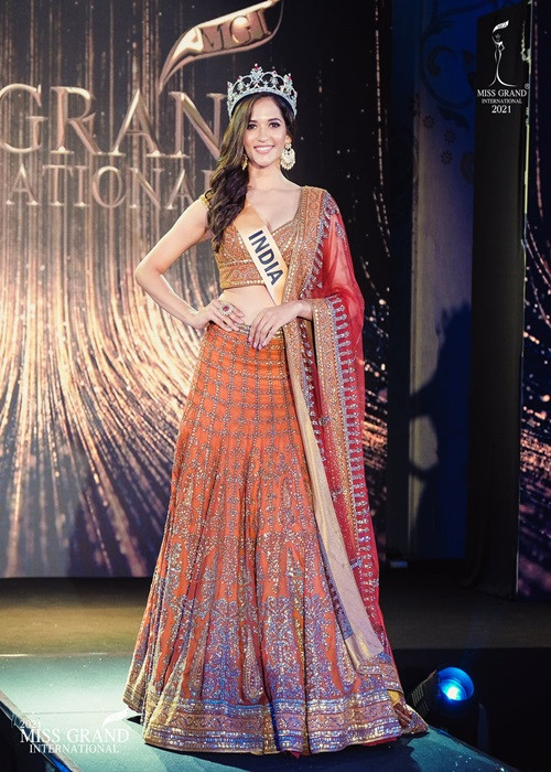 Manika Sheokand là một trong những thí sinh mạnh của cuộc thi. Đại diện Ấn Độ cao 1m73, là người mẫu. Cô tốt nghiệp đại học chuyên ngành kỹ sư hóa học và công nghệ, có bằng thạc sĩ quản trị kinh doanh. Ảnh: Miss Grand International
