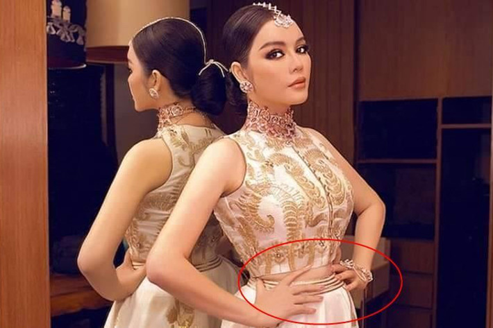 Mới đây, trên trang cá nhân, Lý Nhã Kỳ bày tỏ sự bức xúc khi có người chê bai cô bóp eo và phần cánh tay hơi quá đà trong loạt ảnh cô tham dự bữa tiệc sinh nhật của một tỷ phú Ấn Độ.