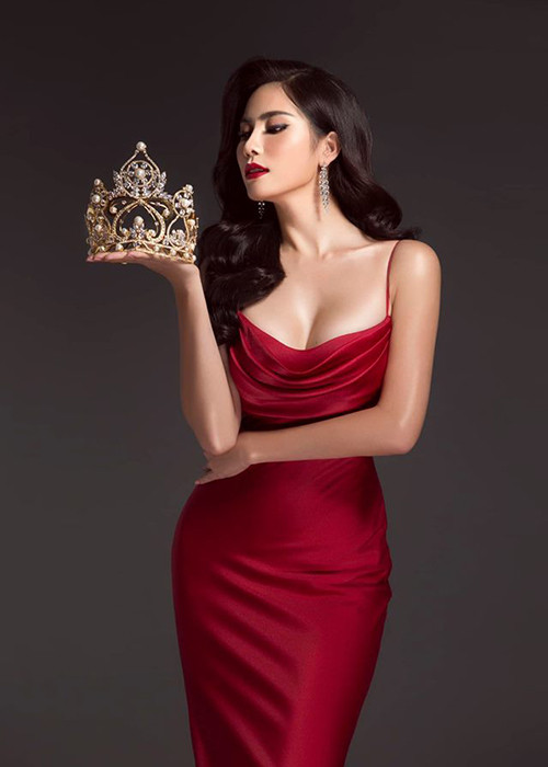 Khi tham gia Cuộc đua kỳ thú 2019, Hoàng Hạnh bị lộ ngực trên truyền hình khiến dư luận xôn xao.