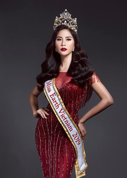 Bất chấp những tranh cãi, Hoàng Hạnh vẫn tự tin tham gia cuộc thi Hoa hậu Trái đất 2019.