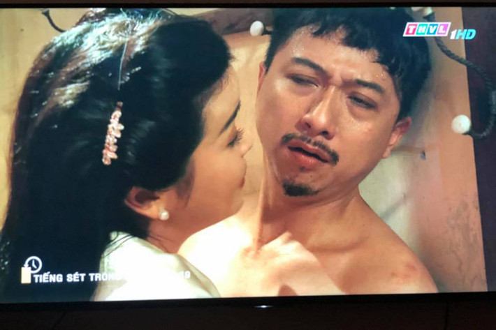 Dù sợ hãi nhưng Lũ vẫn phải phục tùng mợ Hai Sáng khiến khán giả cảm thấy rất thương cảm.