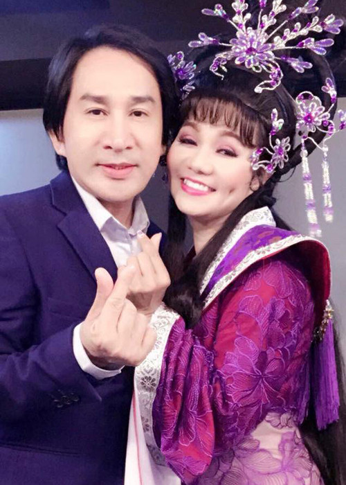 "Người tình sân khấu" của Kim Tử Long nay bước sang tuổi 49.