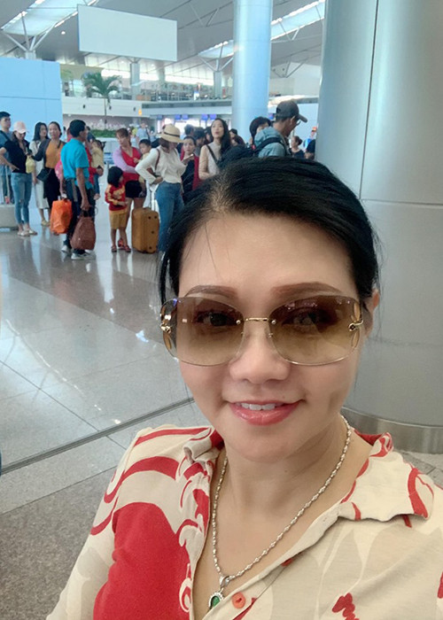 Nghệ sĩ Ngọc Huyền tự tin xuất hiện với gương mặt không son phấn.