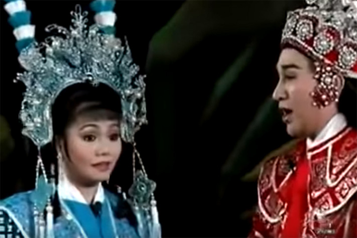 "Tôi nói chứ Ngọc Huyền có đẹp đâu. Nếu mà bôi hết son phấn Ngọc Huyền chỉ là một cô gái bình thường thôi", Kim Tử Long khẳng định.