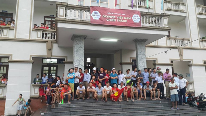 UBND phường Thạch Khôi có lẽ chưa bao giờ đông đến thế.