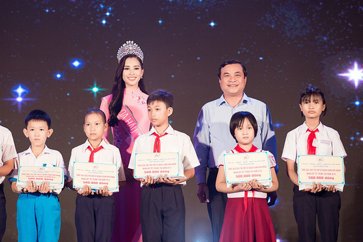Tuy chỉ hơn một tuần sau đăng quang nhưng Tiểu Vy đã có nhiều hoạt động ý nghĩa cho cộng đồng.