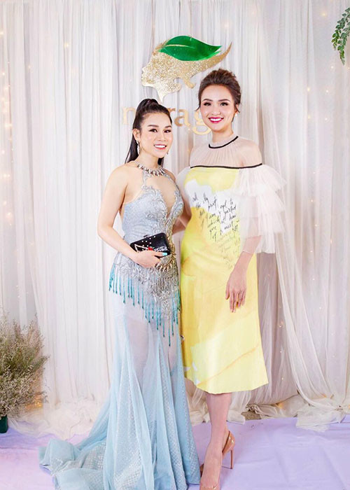 Diễm Hương mượn chiếc váy của NTK Lê Ngọc Lâm để dự một sự kiện trước khi cho người bạn mặc lại và chụp hình.