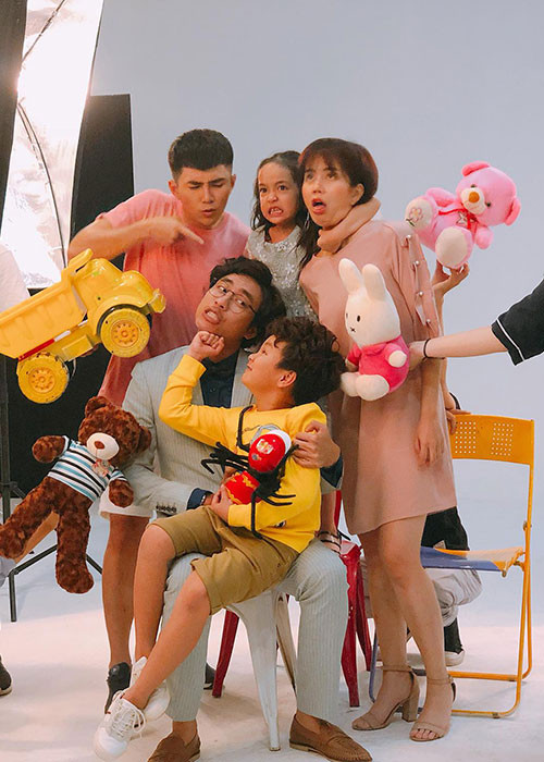 Bé Chu Diệp Anh và Hữu Khang là hai diễn viên nhí trong phim "Chú ơi đừng lấy mẹ con" mà An Nguy - Kiều Minh Tuấn đóng vai chính.