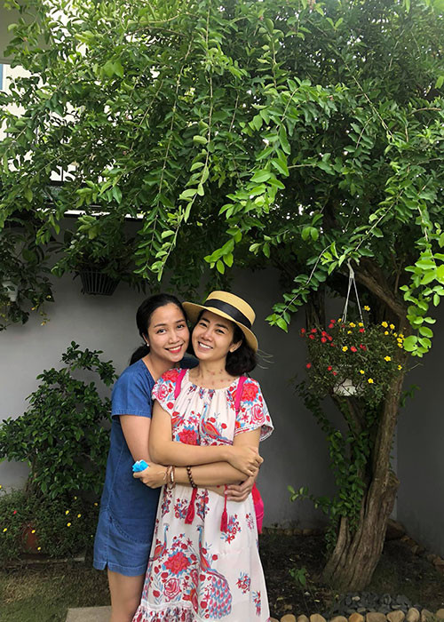 Ốc Thanh Vân vừa chia sẻ hình ảnh của diễn viên Mai Phương đồng thời tiết lộ cuộc sống và sức khỏe của Mai Phương. Theo lời Ốc Thanh Vân, mỗi ngày, Mai Phương dậy từ 5 giờ sáng, tập thể dục nhẹ, sau đó đọc kinh Phật, ráng ngủ ban ngày nhiều vì đêm cô bị ho, hơi khó ngủ.